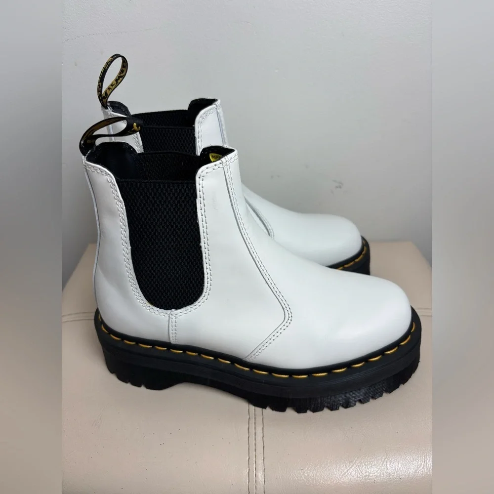 Dr. Martens 2976 Quad Platform Chelsea Boots in White Smooth Leather Size 7